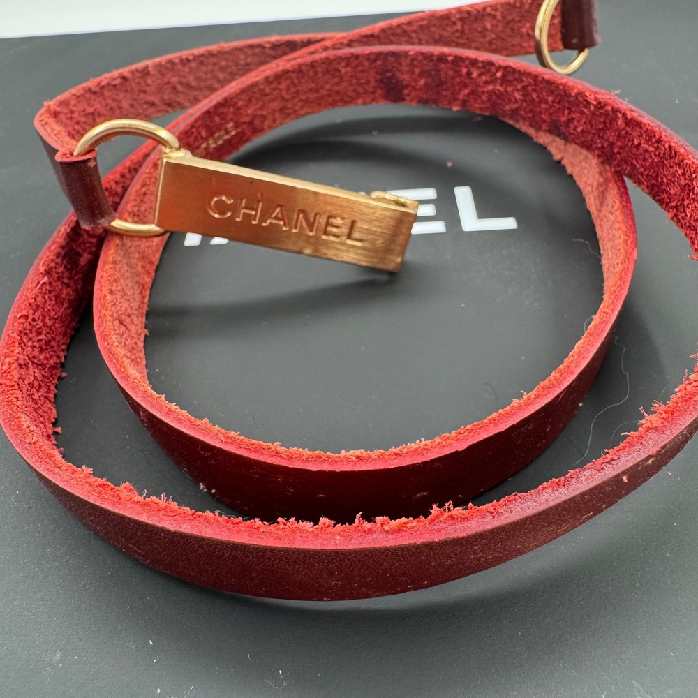 Chanel Vintage Red Leather Skinny Belt Gold Logo Plaque D-Ring Made in France 40